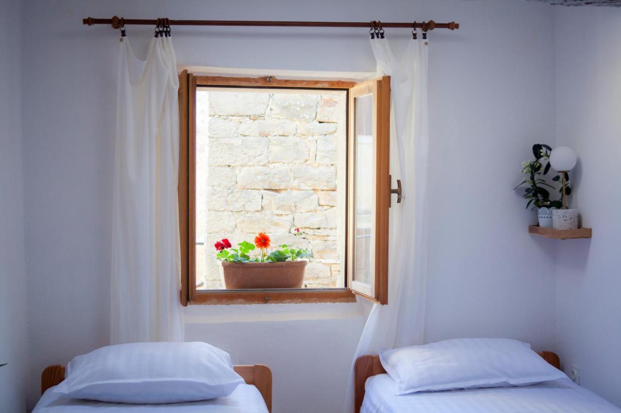 Amarilis Rooms Grožnjan Esterno foto